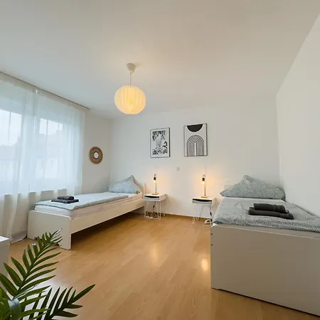 Apartment 110qm - 4 - Privat Parkplatz - Zentral - Balkon - Mallibase